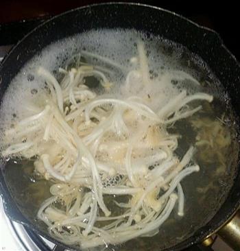银鱼金针菇紫菜蛋花汤的做法步骤2