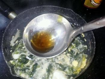 银鱼金针菇紫菜蛋花汤的做法图解4