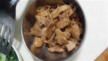 毛豆雪菜香干炒肉的做法步骤3