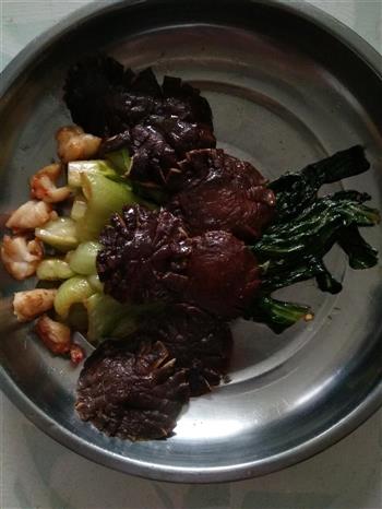 菊花香菇虾仁油菜的做法步骤3