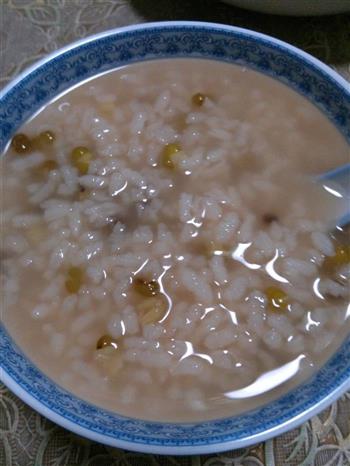 大米绿豆粥的做法步骤1