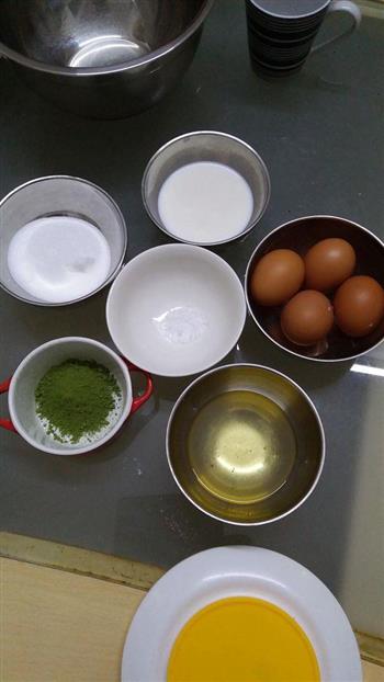 绿茶水果蛋糕卷的做法图解1
