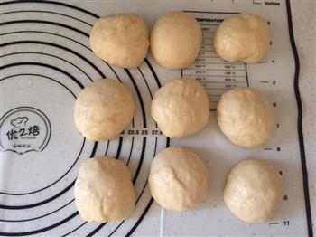 毛毛虫豆沙面包的做法步骤5