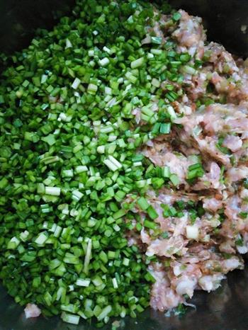 猪肉韭菜水饺的做法步骤1
