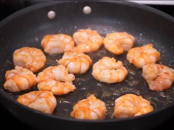 芝士焗大虾番茄饭-大师菜谱的做法步骤1