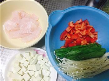 番茄龙利鱼豆腐汤的做法步骤1