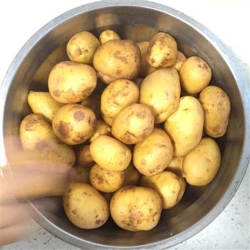 朝鲜族特色小菜—酱土豆的做法步骤1