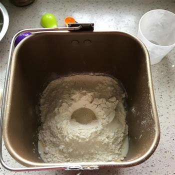 面包机蜂蜜酸奶面包的做法步骤1