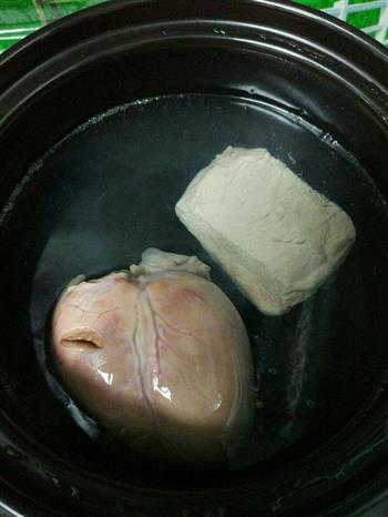 猪心暖身汤的做法步骤1
