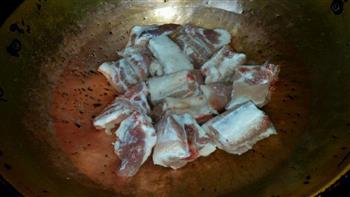 玉米红萝卜竹荪排骨汤的做法步骤1