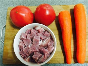 西红柿炖牛肉的做法图解1