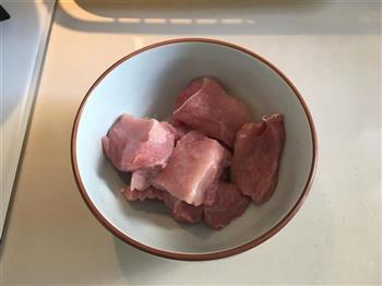 莲藕马蹄甘蔗粟米瘦肉汤的做法图解1