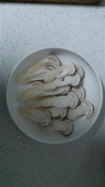 松茸两吃-松茸鸡汤，黄油煎松茸的做法步骤6