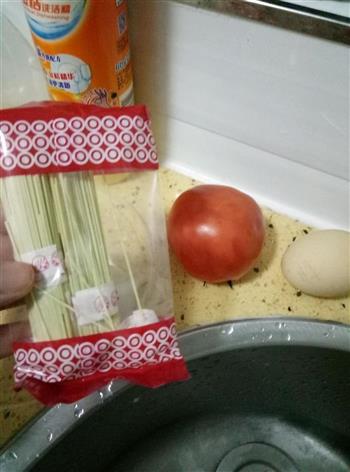 番茄鸡蛋汤面宝宝辅食的做法图解1