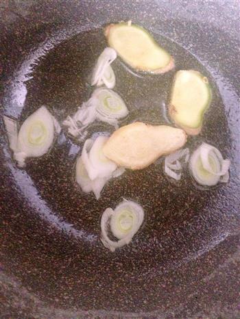 土豆香菇烧鸡腿的做法步骤2