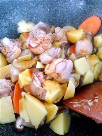 土豆香菇烧鸡腿的做法步骤4