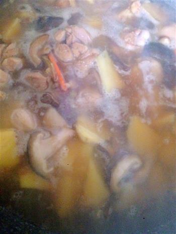 土豆香菇烧鸡腿的做法步骤5