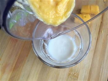 芒果酸奶杯的做法步骤3