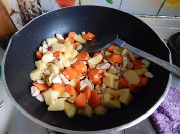 土豆炖鸡丁的做法步骤6