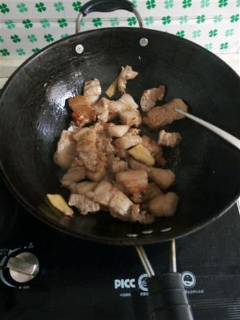 土豆红烧肉的做法图解1