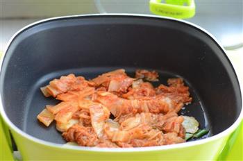 辣白菜海鲜锅的做法步骤2