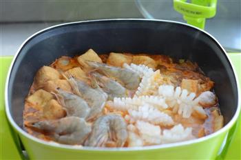 辣白菜海鲜锅的做法步骤5
