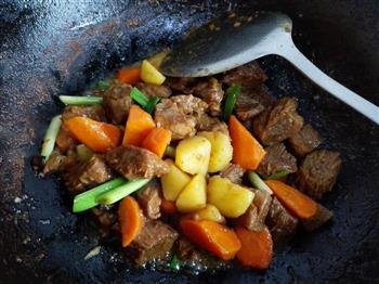 胡萝卜土豆炖牛肉的做法图解9
