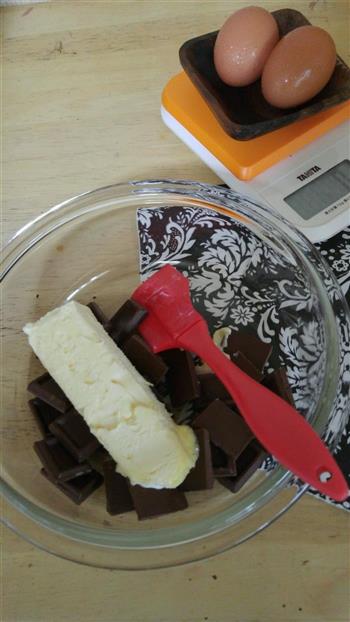 家庭版熔岩巧克力蛋糕的做法步骤2
