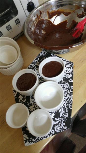 家庭版熔岩巧克力蛋糕的做法步骤6