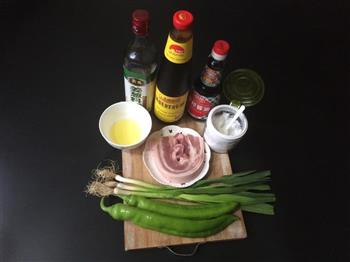 青椒蒜苗炒肉的做法步骤1