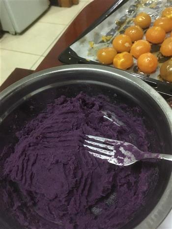 紫薯蛋黄酥的做法图解1