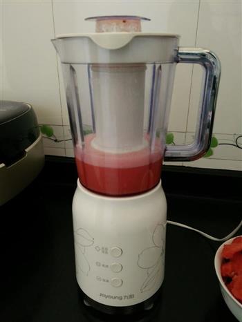 西瓜牛奶果冻的做法步骤2