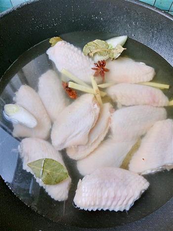 清淡不腻的炖白萝卜鸡翅&简易版鸡汤米线的做法图解6
