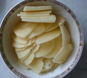 奶酪烩土豆的做法图解1