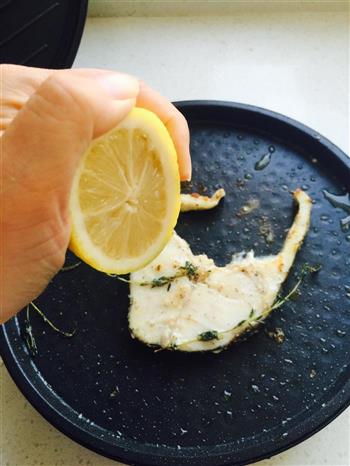 柠檬百里香煎鳕鱼的做法步骤6