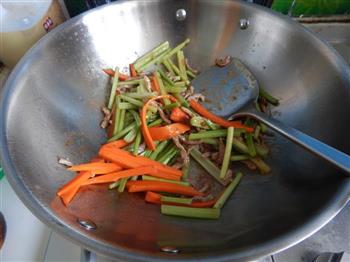 芹菜肉丝炒米线的做法步骤9