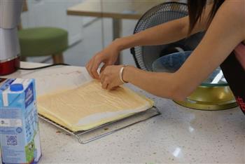 新手必学基础蛋糕-日式棉花蛋糕卷的做法步骤13