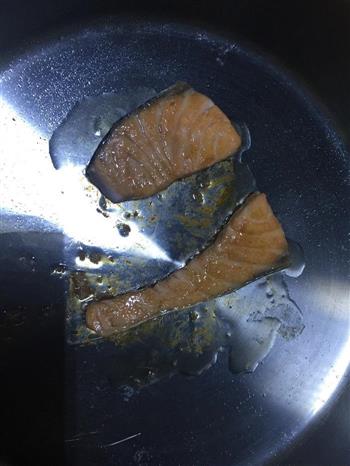 三文鱼藜麦饭团的做法图解1