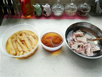 深秋猴菇排骨汤的做法步骤1