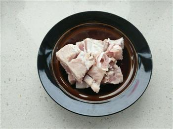 深秋猴菇排骨汤的做法步骤3