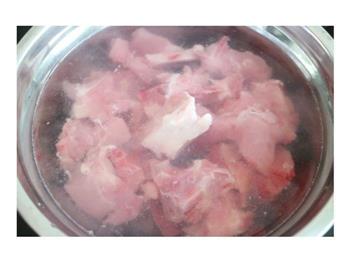花生莲藕猪骨汤的做法步骤3
