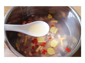 花生莲藕猪骨汤的做法步骤5