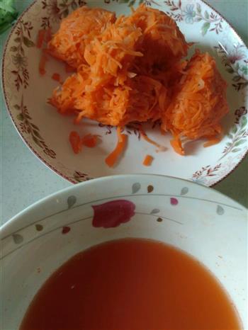 胡萝卜黄瓜鸡蛋彩色水饺的做法步骤1