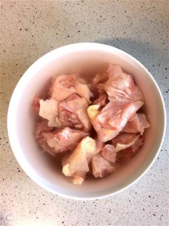 美味到哭的炖鸡汤-海参干贝汽锅鸡的做法步骤3