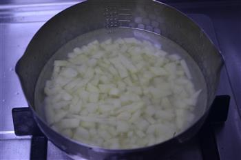 全世界最简单的土豆浓汤的做法步骤3