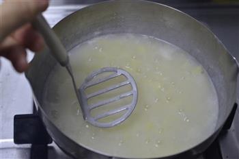 全世界最简单的土豆浓汤的做法步骤5