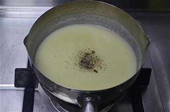 全世界最简单的土豆浓汤的做法步骤6