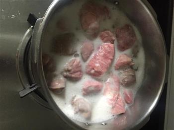 青橄榄猪肺汤的做法图解3
