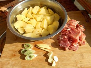 土豆炖肉的做法步骤1