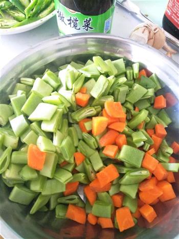 橄榄菜四季豆炒肉沫的做法步骤1